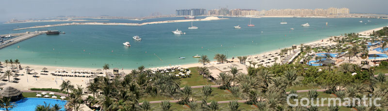 Le Meridien Mina Seyahi - panoramic view of resort and beach from hotel balcony