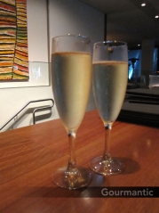 Moncur Terrace - bubbly for two