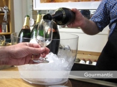 Ultimo Wine Centre Champagne tasting - Pouring Gosset 1999, UWC