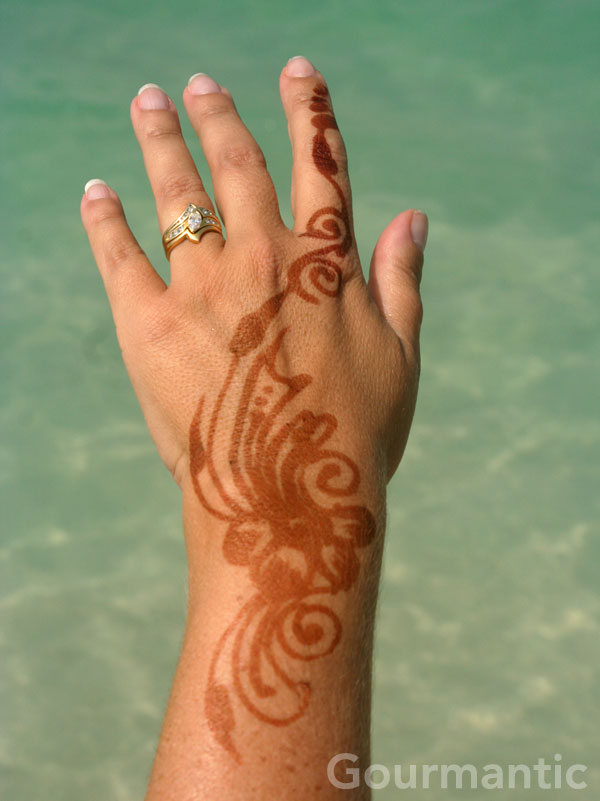 henna tattoo in Dubai