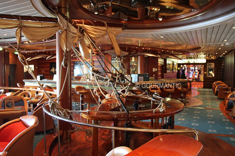 voyager of the sea restaurants